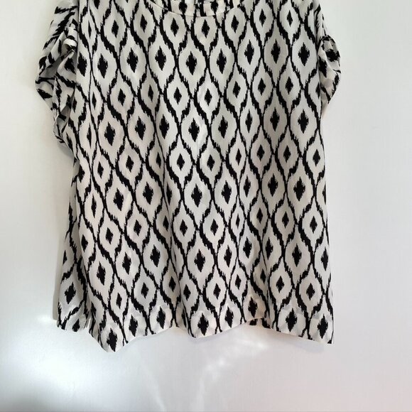VIOLET CLAIRE Plus Size White ish Black Ikat Boho Short Dolman Sleeve Blouse Top - Picture 4 of 16
